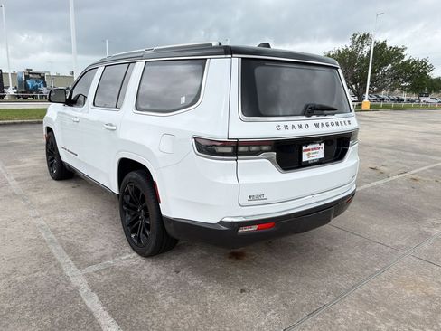 Used 2022 Jeep Grand Wagoneer Series III w/ Rear Seat Video Group 1 AWD/4WD image 3