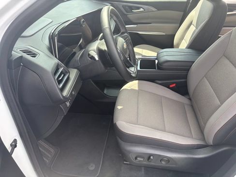 Used 2026 Chevrolet Traverse LT w/ Driver Confidence Package FWD image 7