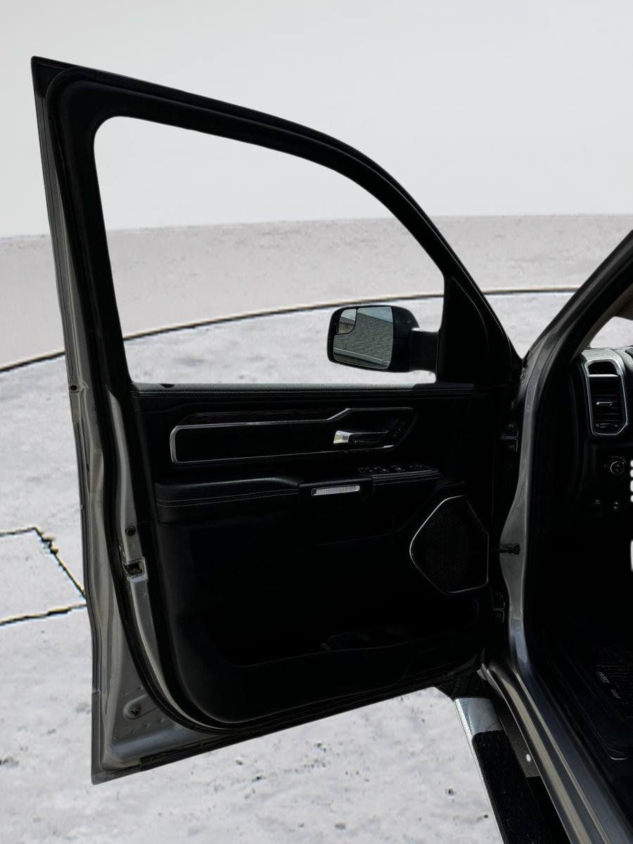 Used 2020 RAM 1500 Laramie AWD/4WD image 9