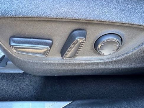 Used 2023 Toyota Highlander XLE image 18