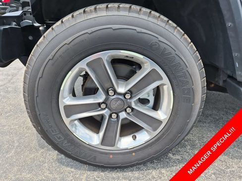 Certified 2019 Jeep Wrangler Unlimited Sahara AWD/4WD image 23