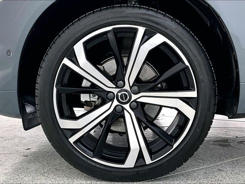 Certified 2023 Volvo XC60 B5 Ultimate w/ Climate Package image 12