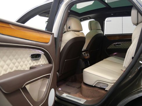 Used 2021 Bentley Bentayga Hybrid -Mulliner Driving Speci image 32