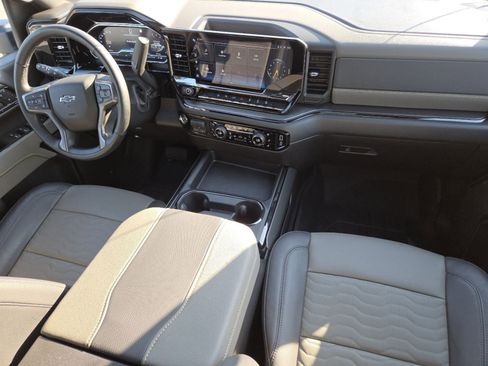 Used 2025 Chevrolet Silverado 2500 ZR2 w/ Technology Package image 30