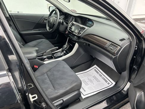 Used 2017 Honda Accord EX image 14