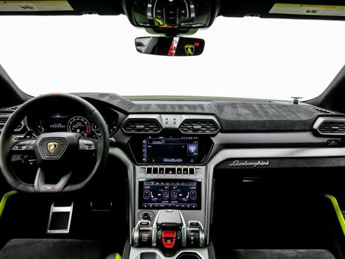 Used 2023 Lamborghini Urus Performante AWD/4WD image 17