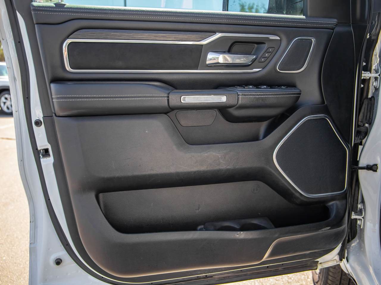 Used 2023 RAM 1500 Laramie AWD/4WD image 8