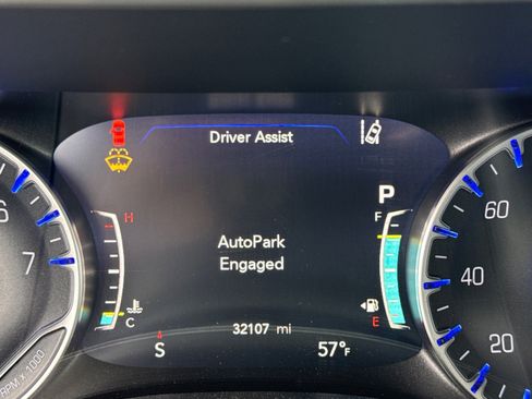 Used 2024 Chrysler Pacifica Touring-L FWD image 29