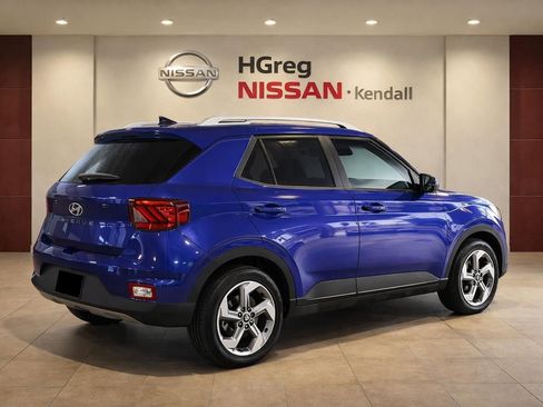 Used 2022 Hyundai Venue SEL image 4