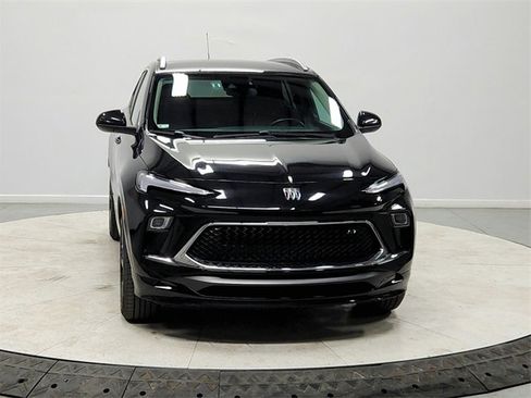 Used 2024 Buick Encore GX Sport Touring image 2