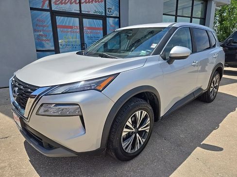 Used 2023 Nissan Rogue SV AWD/4WD image 3