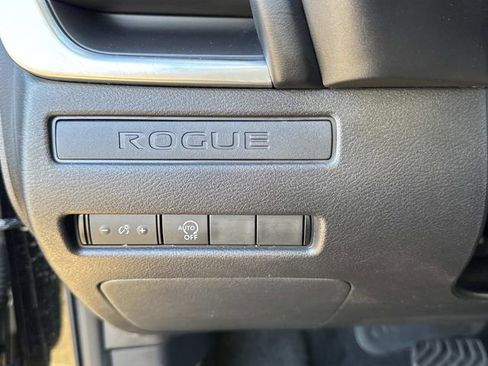Used 2023 Nissan Rogue S image 32