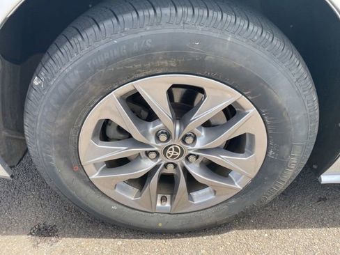Used 2021 Toyota Sienna XLE w/ XLE Plus Package AWD/4WD image 21