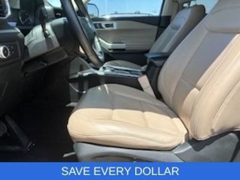 Used 2022 Ford Explorer XLT w/ Equipment Group 202A RWD image 12
