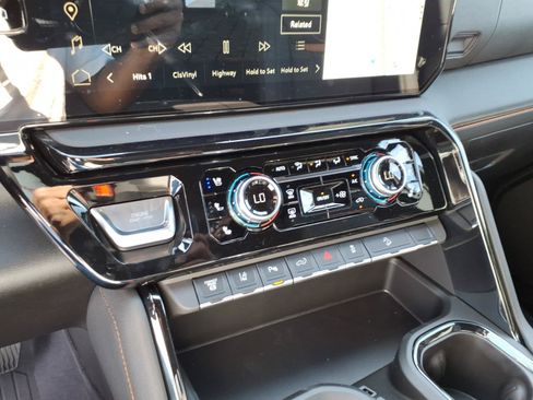 New 2026 GMC Sierra 2500 AT4 w/ AT4 Premium Plus Package AWD/4WD image 15