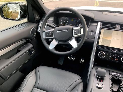 New 2026 Land Rover Discovery Limited Edition image 8