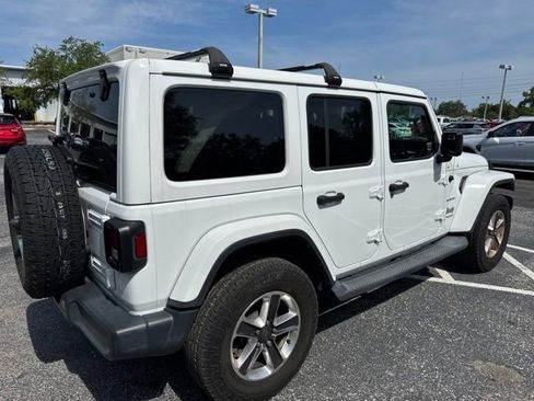 Used 2019 Jeep Wrangler Unlimited Sahara AWD/4WD image 4