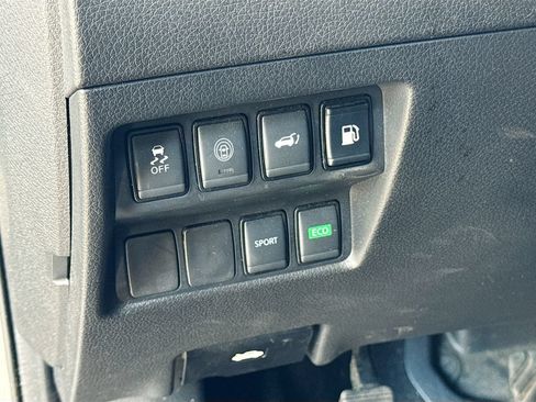 Used 2020 Nissan Rogue SV FWD image 12