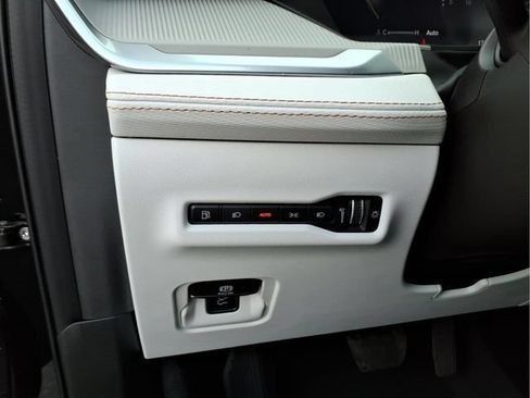 New 2026 Jeep Cherokee Limited AWD/4WD image 17