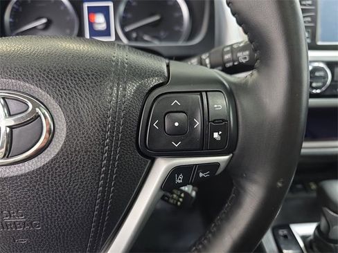 Used 2017 Toyota Highlander Limited Platinum image 18