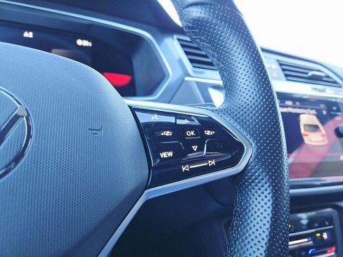 Used 2022 Volkswagen Tiguan SE R-Line image 22