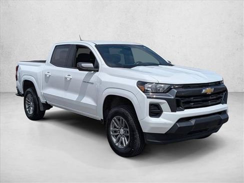 Used 2024 Chevrolet Colorado LT RWD image 3