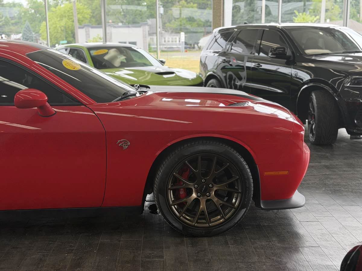 Used 2016 Dodge Challenger SRT Hellcat RWD image 4
