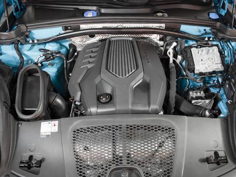 Certified 2023 Porsche Macan image 13