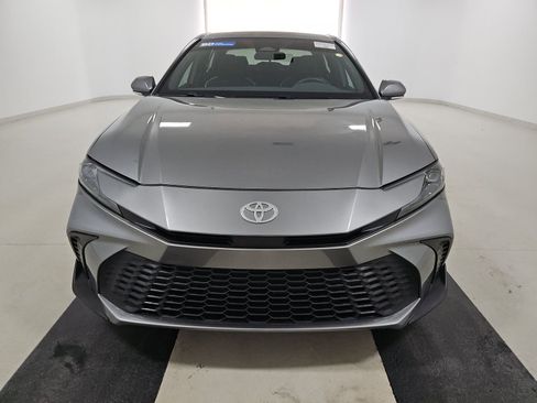 Used 2025 Toyota Camry SE FWD image 2