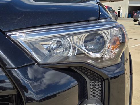 Used 2024 Toyota 4Runner TRD Off-Road Premium AWD/4WD image 32
