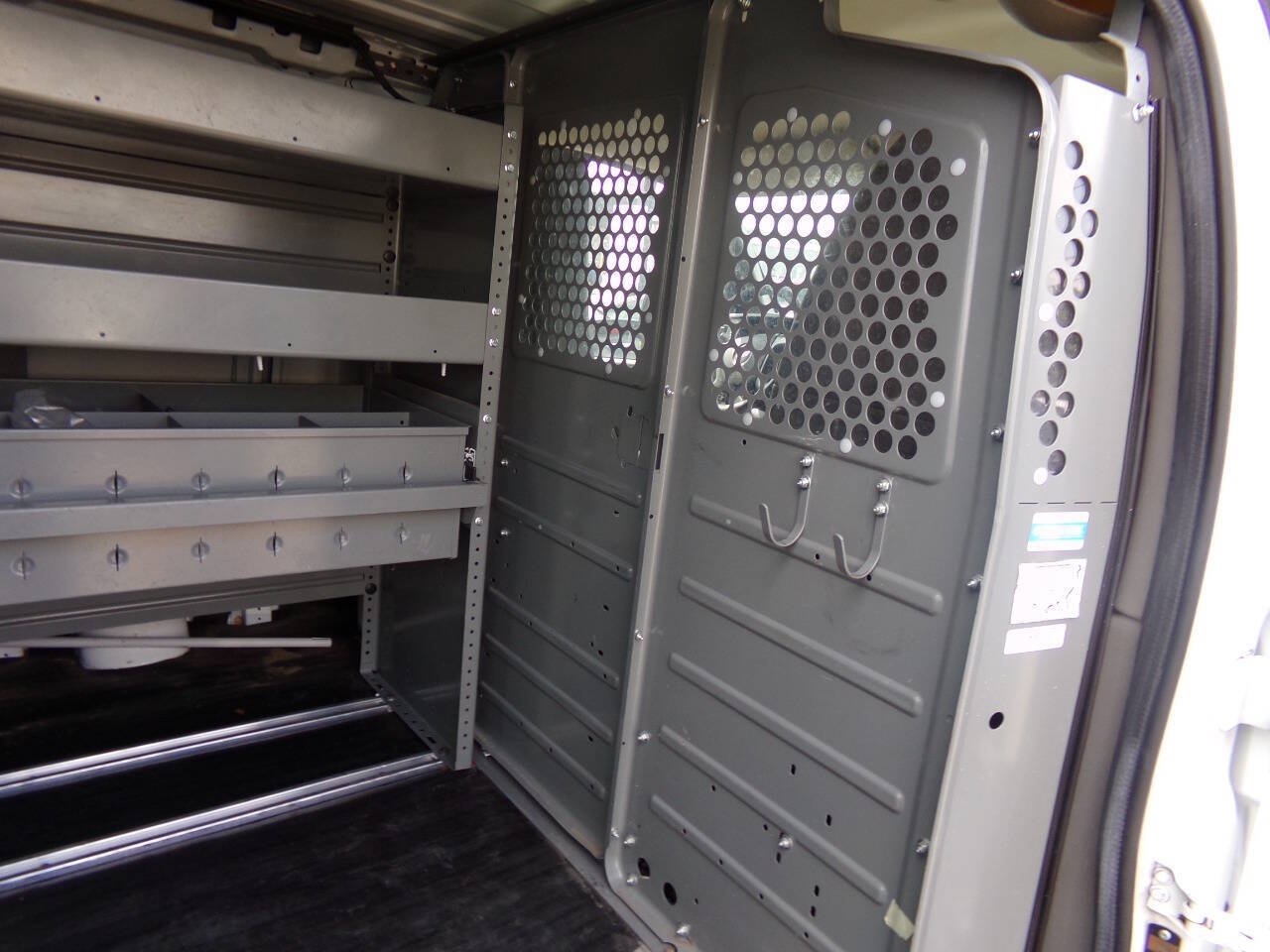 Used 2015 Chevrolet Express 2500 RWD image 20