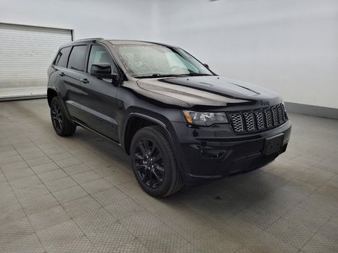 Used 2017 Jeep Grand Cherokee Altitude image 13