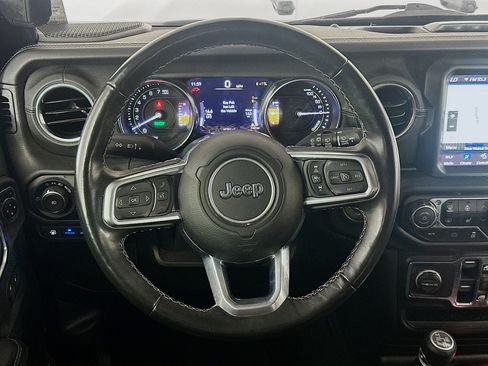 Used 2022 Jeep Wrangler Unlimited Sahara w/ Cold Weather Group AWD/4WD image 18