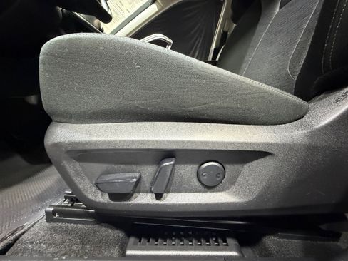 Used 2023 Nissan Rogue SV image 14