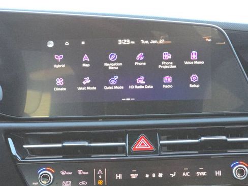 Used 2025 Kia Niro SX image 18