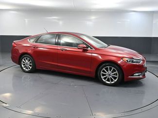 Used 2017 Ford Fusion SE w/ Fusion SE Technology Package video 3