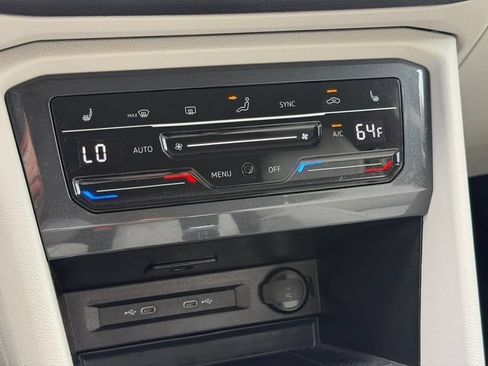 Certified 2024 Volkswagen Tiguan SE FWD image 24