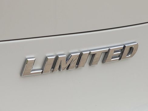 Used 2023 Toyota Venza Limited AWD/4WD image 13