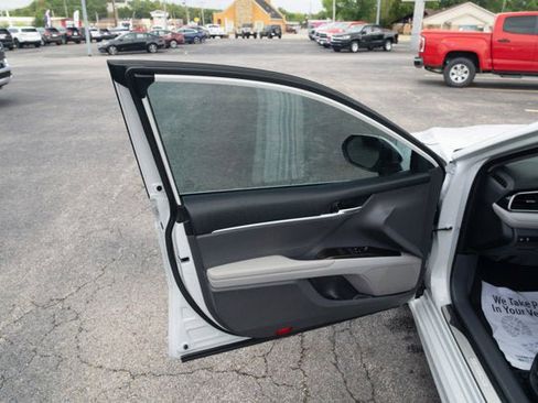 Used 2023 Toyota Camry SE image 10