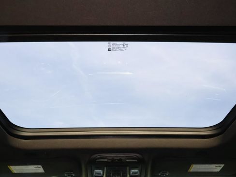 Used 2023 GMC Yukon XL Denali Ultimate image 13