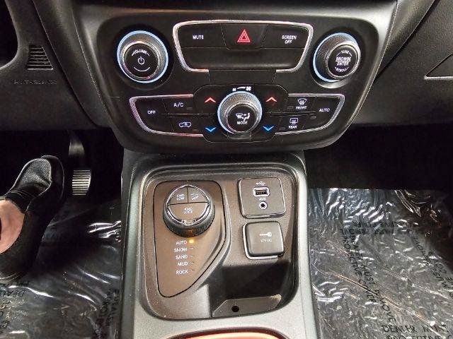 Used 2018 Jeep Compass Trailhawk w/ Cold Weather Group AWD/4WD image 19