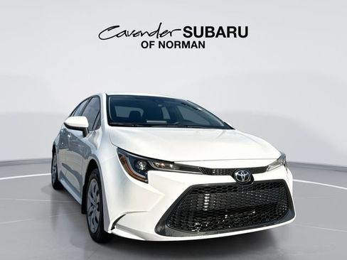 Used 2022 Toyota Corolla LE image 1