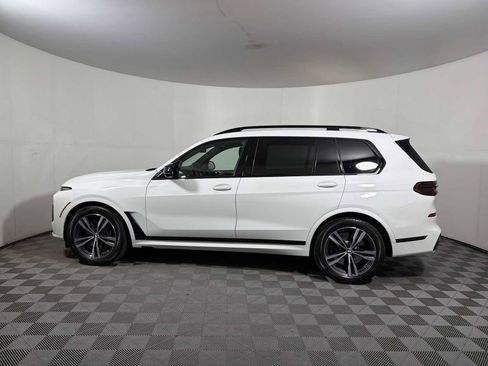 Used 2025 BMW X7 M60i w/ Climate Comfort Package image 4