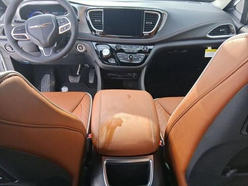 New 2026 Chrysler Pacifica Pinnacle image 28