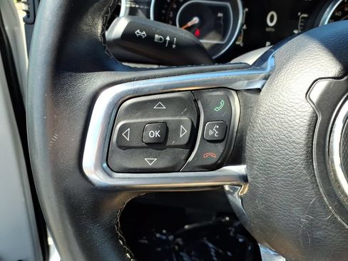 Used 2018 Jeep Wrangler Unlimited Sahara w/ Dual Top Group AWD/4WD image 7