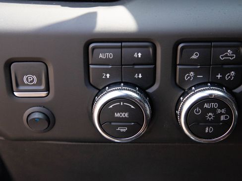 Used 2024 GMC Sierra 3500 Denali Ultimate AWD/4WD image 24