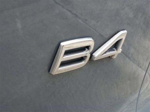 Certified 2023 Volvo XC40 B4 Ultimate w/ Protection Package Premier image 8