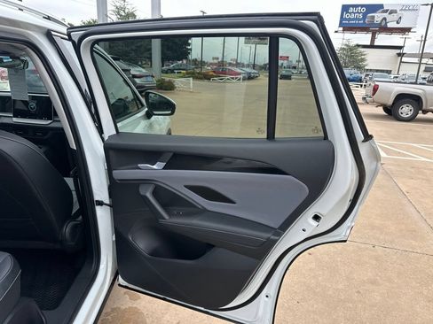 Used 2026 Volkswagen Tiguan SE AWD/4WD image 16