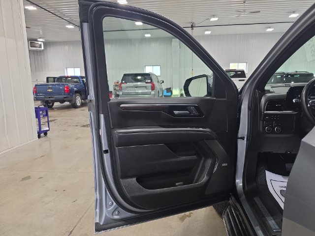 Used 2025 Chevrolet Tahoe Premier AWD/4WD image 22