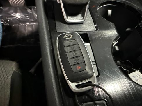 Used 2025 Nissan Rogue SV FWD image 30